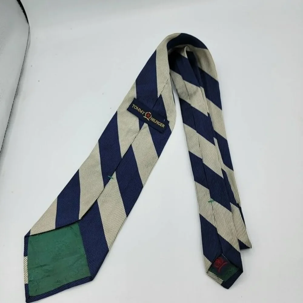 Tommy Hilfiger Men's Silk Necktie Navy Blue Silver Silk size 56 x 4